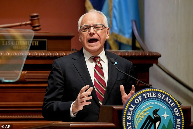 El gobernador de Minnesota, Tim Walz, declara el estado de emergencia por los incendios forestales y despliega la Guardia Nacional para ayudar a combatir los incendios