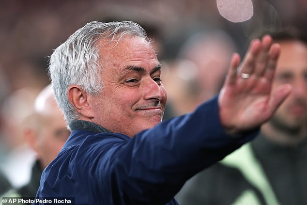 José Mourinho REGRESA como entrenador del Real Madrid, a pesar de los intentos de Iker Casillas de bloquear su regreso