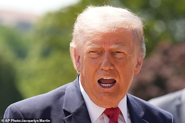 El principal republicano del Senado de Trump critica al presidente mientras estalla la rebelión republicana por un fondo para sobornos de 1.800 millones de dólares para los aliados del MAGA: ‘Se demandó a sí mismo’