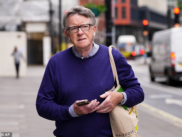 Los mensajes “vergonzosos” de Mandelson revelan cómo los ministros laboristas “absorbieron” a sus pares deshonrados mientras el gobierno se prepara para publicar el siguiente tramo de archivos