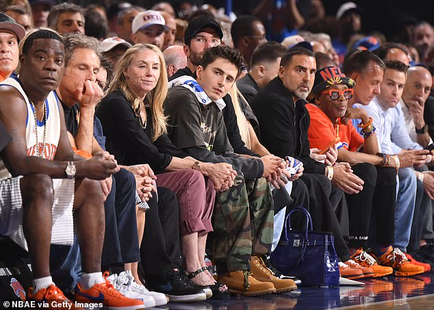 Ben Stiller y Timothee Chalamet lideran el grupo repleto de estrellas Celebrity Row durante un gran partido Knicks vs. Cavaliers… pero no hay señales de Kylie Jenner