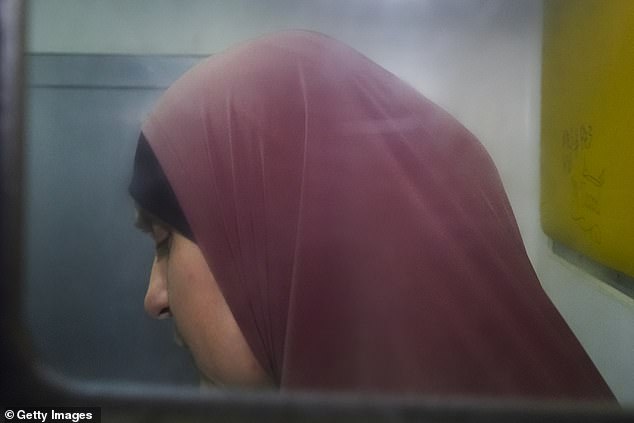 108737019-15869279-Kawsar_Abbas_is_pictured_inside_a_prison_van_in_Melbourne_on_May-a-2_1780465054001.jpg