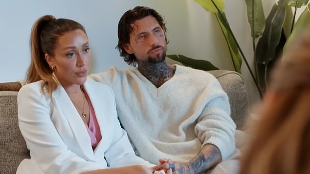 Los expertos en relaciones de Moment Married at First Sight advierten a la pareja sobre el comportamiento controlador del novio, semanas antes de que la novia lo acuse de tener relaciones sexuales sin consentimiento