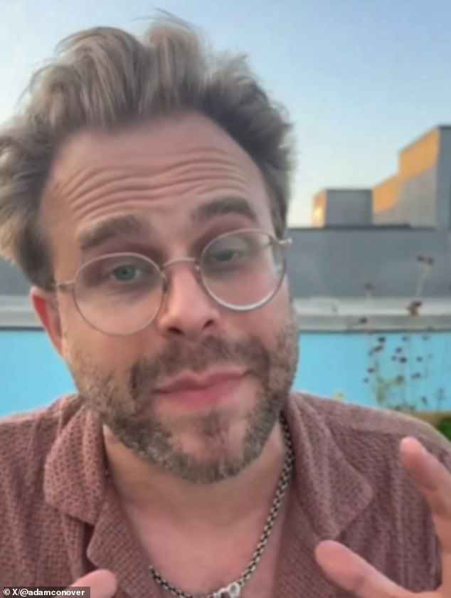 Publicaciones ‘desagradables’ de un comediante que despierta les dicen a los residentes de Los Ángeles que no voten por Spencer Pratt y agiten los dedos