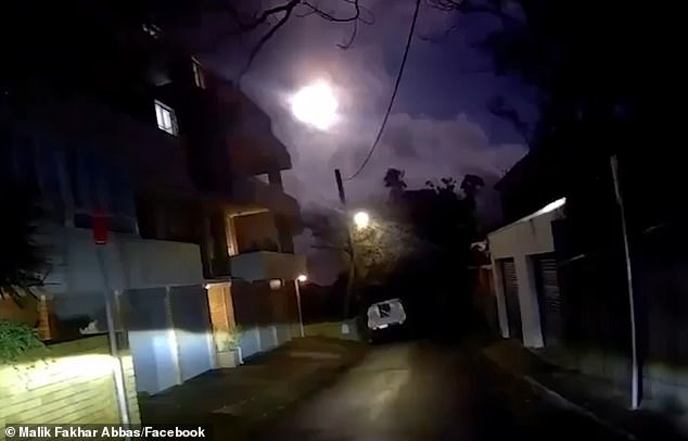 Enorme bola de fuego ilumina los cielos de la costa este de Australia