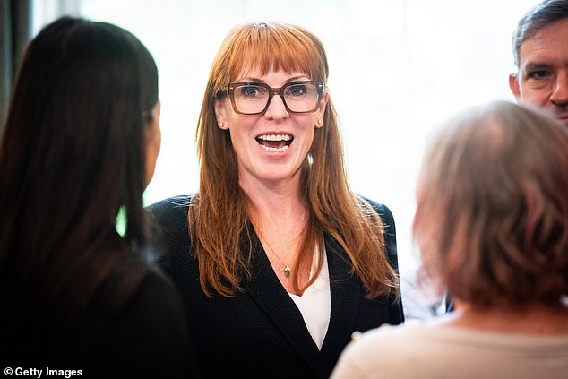 Cinco arrestados por cargos de fraude en la fila de ‘falsos candidatos independientes’ en las elecciones al consejo local de Angela Rayner