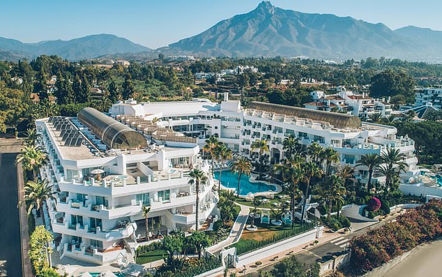 REVELADO: El hotel de £166 la noche donde la furia venezolana disfrutó de su luna de miel de £30.000… antes de comenzar la vida matrimonial en una caravana estática ‘cobertizo de patatas’ al lado de su suegra