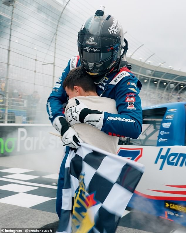 El hijo de 11 años de Kyle Busch rinde un desgarrador homenaje a su padre… mientras NASCAR revela un gesto simbólico para el icónico y legendario No. 8