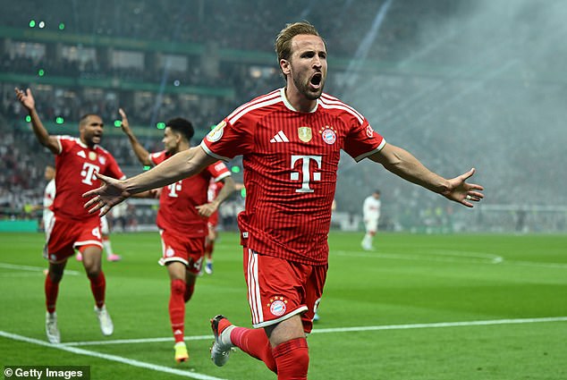 Harry Kane gana su segundo trofeo de la temporada después de que la estrella del Bayern de Múnich anotara un HAT-TRICK en la final de la Copa de Alemania y el capitán de Inglaterra enviara una advertencia de la Copa del Mundo a sus rivales Los Tres Leones.