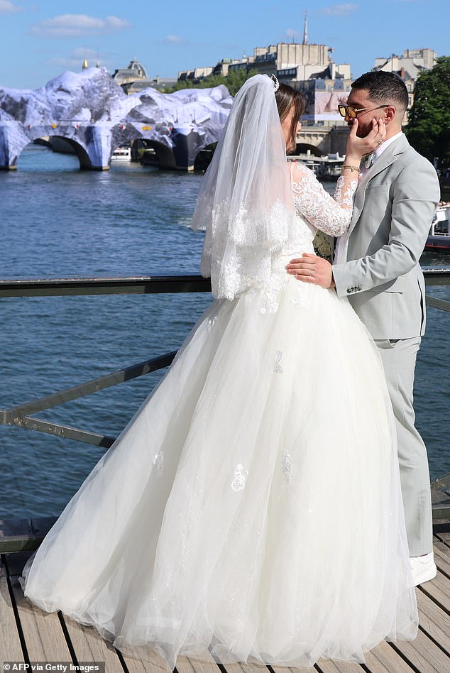 Olvídese de la división norte-sur en materia de empleo y precios de la vivienda, ahora es una guerra de matrimonios: las parejas del norte están encantadas con Sheffield, Stoke y Leeds en la cima de la Happy Marriage League.