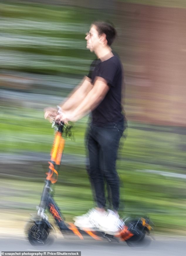 ¡Finalmente! Medidas enérgicas contra el flagelo de los patinetes eléctricos mientras los padres y los minoristas reciben multas en Escocia