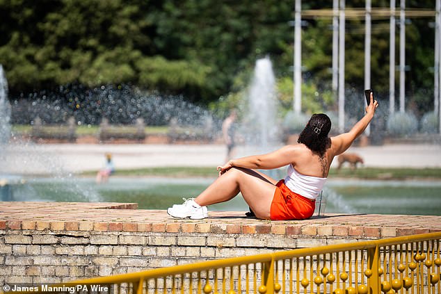 Gran Bretaña se prepara para el feriado bancario más caluroso jamás registrado el lunes: las temperaturas alcanzaron los “históricos” 35 ° C en el día más cálido de mayo