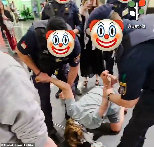 ¡Otra bienvenida a los activistas de Gaza! La policía austriaca arrastra a un partidario pro palestino al aeropuerto después de que la policía interviniera en una multitud antiisraelí que regresaba a España.