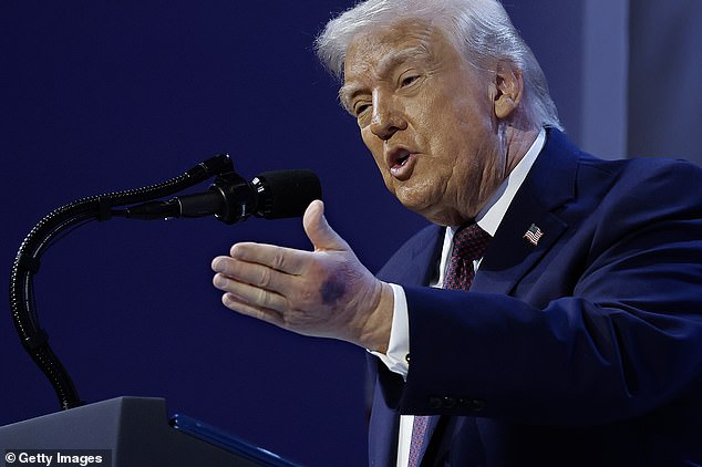 De vuelta en el hospital por tercera vez en 13 meses, Trump se encuentra en la última tormenta de salud: los puntajes de agudeza mental se han desplomado
