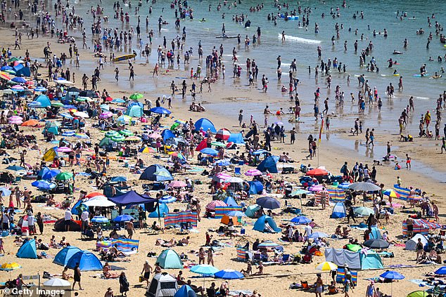Richard Littlejohn: Pero, ¿hemos vivido el verano sin advertencias ámbar de rayos ultravioleta y sin órdenes de niñeras de permanecer en casa, hidratarnos y usar protector solar?