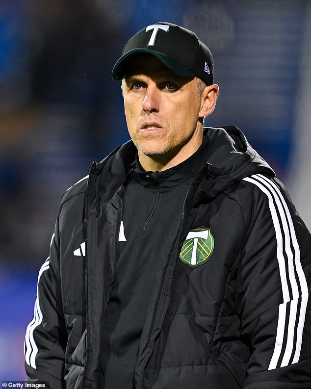 La ex estrella del Manchester United Phil Neville renunció como entrenador del Portland Timbers de la MLS después de un comienzo de temporada humillante.
