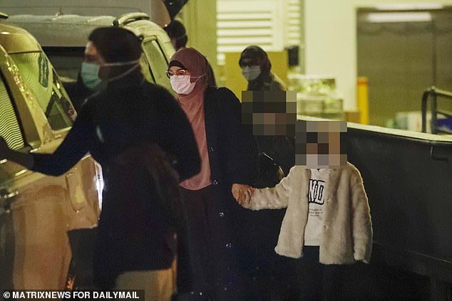 Novia de ISIS acusada de delitos terroristas después de regresar a Australia