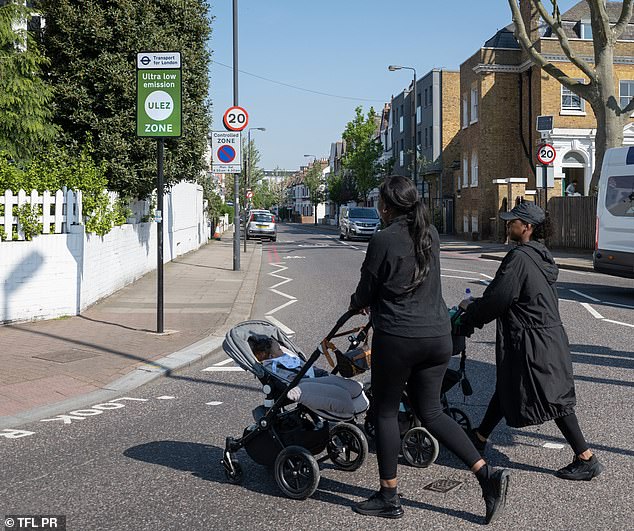 Se prohibirán los coches en 200 carreteras más de Londres mientras Sadiq Khan y TfL lanzan un nuevo plan para fomentar los desplazamientos a pie por la capital.
