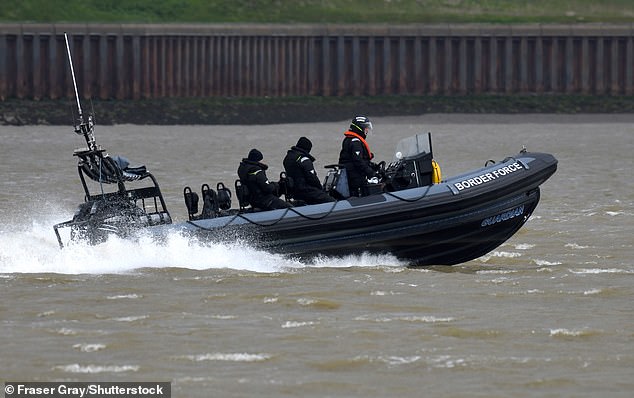 Los jefes del Ministerio del Interior están gastando £1,2 millones al año en el alquiler de barcos mientras continúa la crisis migratoria del Canal de la Mancha.