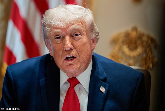 Juez de Clinton bloquea el ‘fondo para sobornos’ de Trump de 1.800 millones de dólares para los aliados del MAGA en una decisión explosiva
