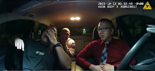 Un padre fue filmado derrumbándose después de que la policía dijera que su hijo de 13 años asesinó brutalmente a su propia madre mientras dormía junto a su bebé recién nacido.