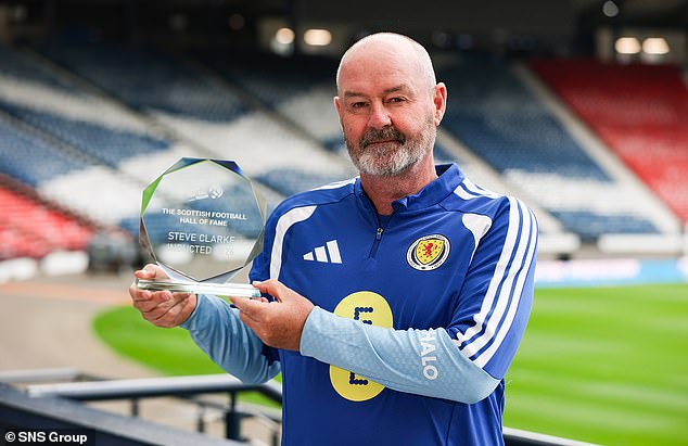 La SFA ha convertido a Steve Clarke en BULLETPROOO al entregarle ahora un nuevo contrato. Le han sacado de cualquier responsabilidad si algo le sale mal a Escocia en el Mundial