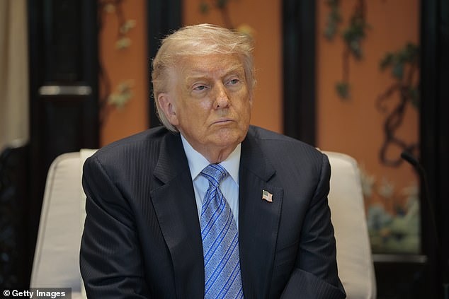 El juez da un sorprendente cambio de sentido y reabre la demanda del IRS contra Trump, lo que supone un duro golpe para el ‘fondo de armamento’ del presidente de 1.800 millones de dólares.