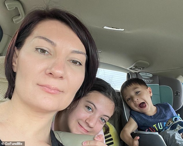 Cuatro miembros de una familia que se dirigían a una boda murieron instantáneamente cuando un autobús de Virginia fue atropellado por un conductor que no hablaba inglés.