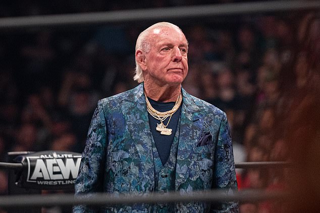 Ric Flair (77) revela problemas de salud mientras la leyenda de la WWE se mete en una acalorada disputa con su HIJO: “Levántate por tus propios medios”