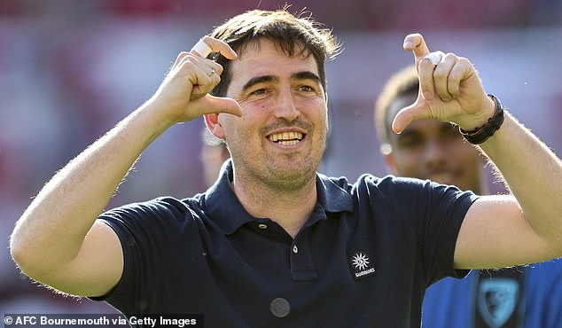 Crystal Palace está considerando buscar un nuevo entrenador, y ahora se espera que Andoni Iraola reemplace al despedido Arne Slot en Liverpool.