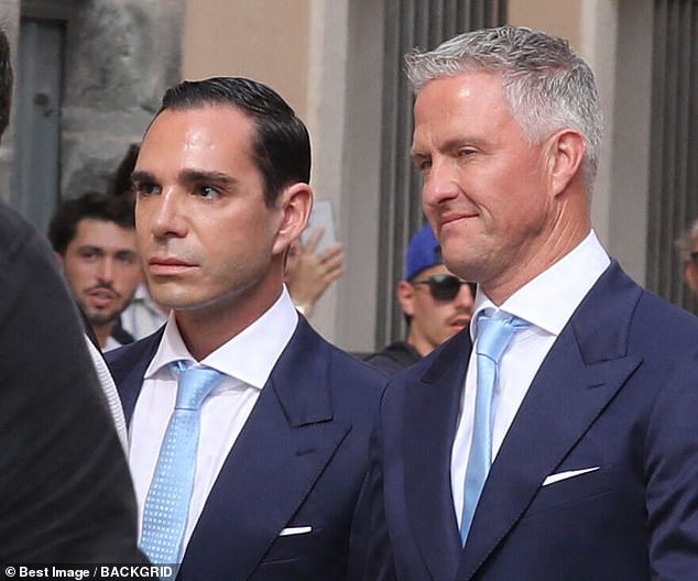 Ralf Schumacher, de 50 años, se casa con Etienne Bousquet-Cassagne, de 36, mientras la ex estrella de la F1 se casa con su pareja en un deslumbrante evento en St Tropez, 19 meses después de declararse gay.