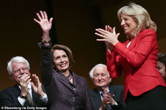 La traición de Pelosi sigue ardiendo: Jill Biden revela el helado encuentro fúnebre de Kennedy después de que Nancy Joe fuera apuñalada