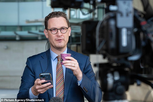 La mano derecha de Keir Stormer se compadeció de Mandelson el día que fue despedido por Epstein y dijo que “lamentaba mucho” verlo partir.