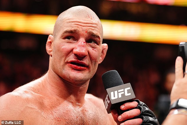 El controvertido campeón de UFC afirma que lo expulsaron de una aparición en la Casa Blanca porque “se burló de Israel y de Jeffrey Epstein”