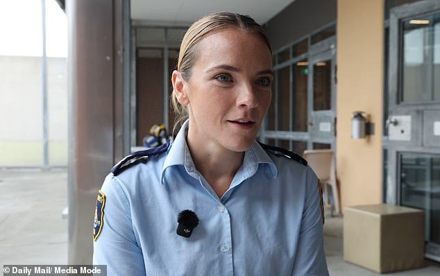 Donde los monstruos envejecen: acceso sin precedentes a reclusos notorios que viven sus últimos días en el hospital penitenciario más secreto de Australia y a las valientes mujeres que los cuidan