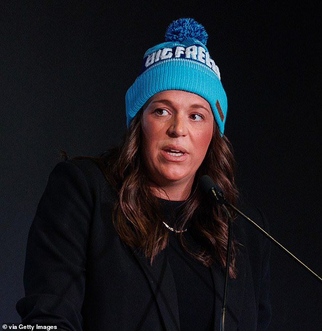 109106673-15872911-Bec_Daniher_pictured_has_fought_back_tears_while_paying_tribute_-a-14_1780553097574.jpg