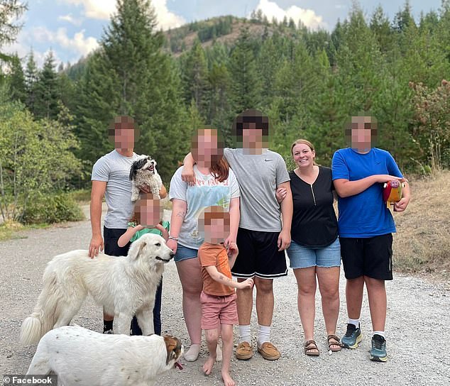 Una maestra ‘ángel’ tenía un marido guapo y la vida perfecta en el salvaje oeste… su vida ahora está hecha jirones con cargos de INCESTO por supuestamente tener relaciones sexuales con dos adolescentes.