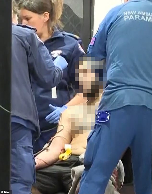 Greencare: miembros de una pandilla con machetes le cortaron la mano izquierda a un adolescente durante un brutal allanamiento de morada.