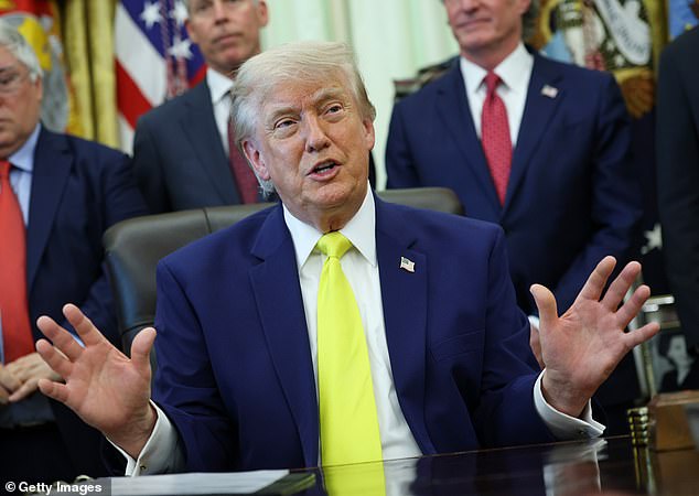 Los abogados de Donald Trump se niegan a revelar la información financiera del presidente a la BBC en una demanda de 10 mil millones de dólares