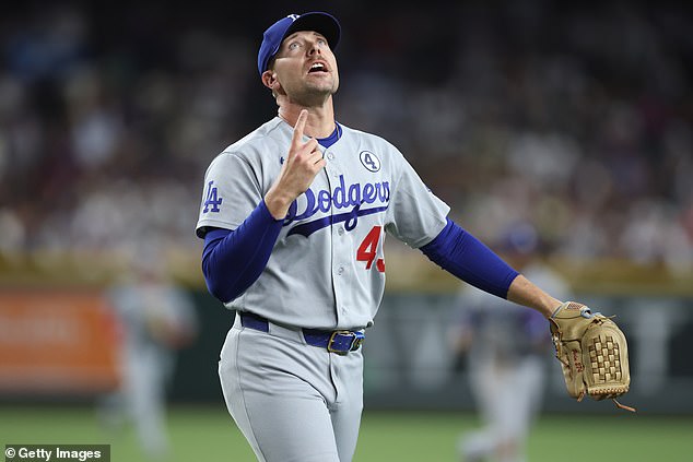 La estrella de los LA Dodgers de Christian desafía a sus compañeros de equipo y, en un movimiento controvertido, desaira las celebraciones de la Noche del Orgullo