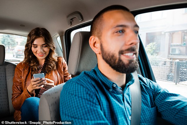 ¡Los chicos corredores quedan en el polvo! Los conductores de mediana edad dominan las infracciones por exceso de velocidad, y el 43 por ciento de los puntos de penalización corresponden a personas entre 45 y 64 años.