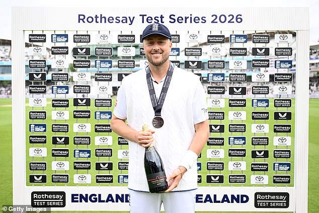 Ben Stokes elogia a Ollie Robinson y al debutante Emilio Gay después de la victoria de Nueva Zelanda, mientras que el capitán de Inglaterra habla de las conversaciones “entre bastidores” que llevaron al regatista de Sussex a retirarse.