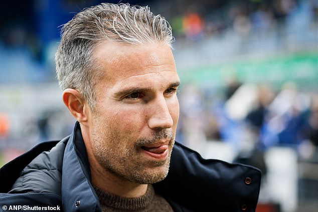 Robin van Persie es DESPEDIDO como entrenador en jefe del Feyenoord después de solo 18 meses al mando, mientras los gigantes holandeses señalan su “tendencia a la baja” bajo el exdelantero del Arsenal y del Man United.