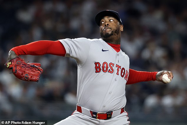 Los equipos de la MLB han elevado una alerta roja con los Medias Rojas de Boston en apuros listos para canjear al dos veces ganador de la Serie Mundial, Aroldis Chapman.
