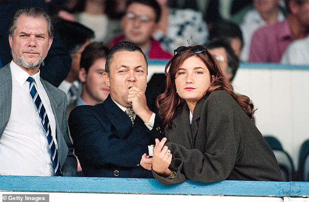 Karren Brady está lista para explicar lo que sabe sobre el pasado del mentor David Sullivan después de que BBC Panorama acusara al copropietario del West Ham de abusar sexualmente de adolescentes.
