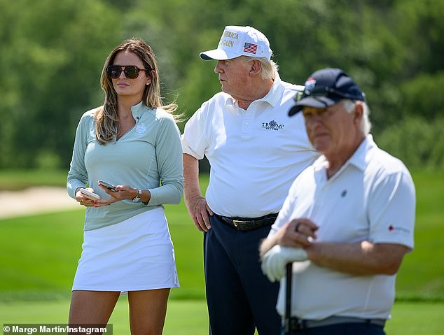 ¿Quién es esa chica? Siempre está al lado de Trump, le confía los mayores secretos de la Casa Blanca… e influye en millones.