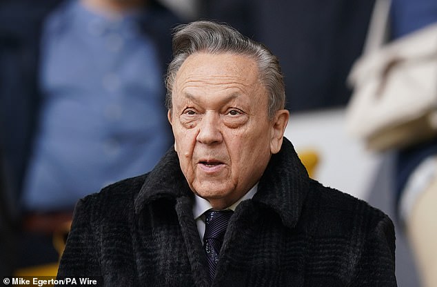Acusaciones históricas y una investigación de la FA revelan que David Sullivan tiene prohibido asistir a los partidos femeninos y de la academia del West Ham United a partir de 2023.
