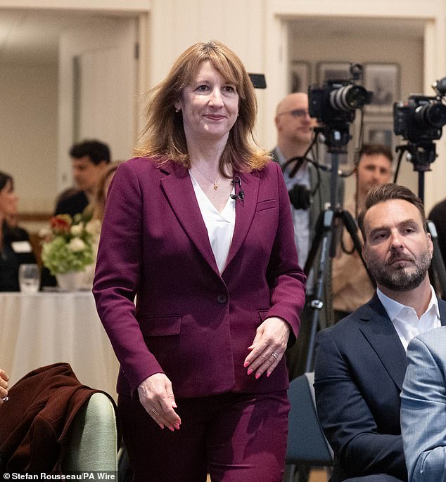 ¿Cuántos impuestos más podemos soportar? Mientras los laboristas se niegan a recortar la asistencia social, Rachel Reeves insinúa que la carga aumentará nuevamente para financiar el impulso de la defensa