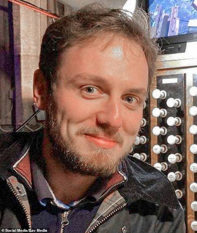 El destacado organista de la Universidad de Cambridge que tocó en el mundialmente famoso servicio de villancicos muere después de “caer al río Cam”
