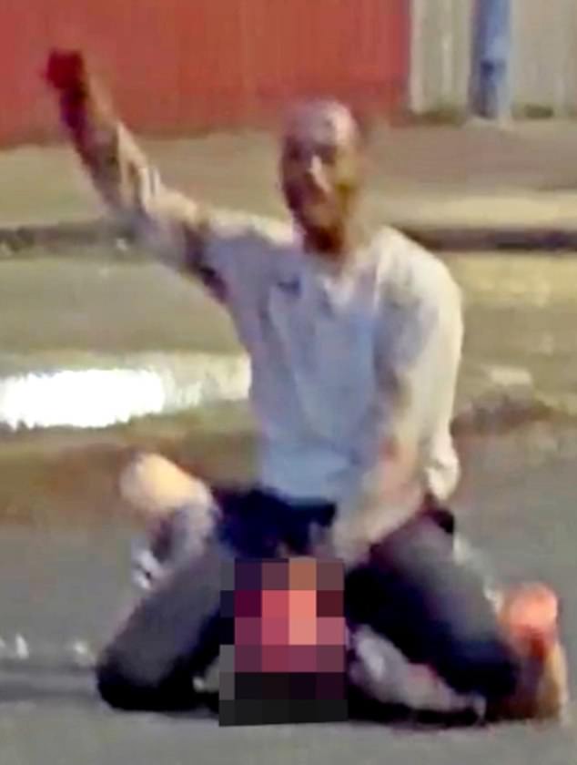 El héroe de Belfast dice que detener al “hombre del cuchillo” sudanés con un palo fue su “reacción natural”, condena los disturbios e insiste en que las 30.000 libras esterlinas recaudadas para él deberían entregarse a la víctima.